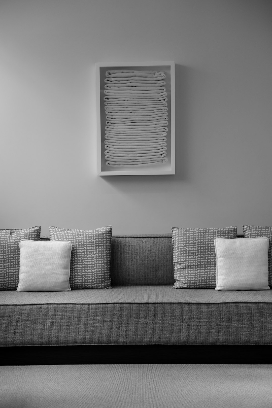 Calm interface composition with focus points